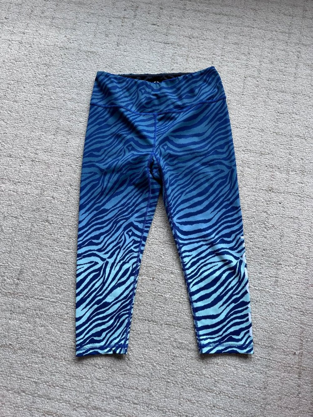 Women's Size L Peloton x Kali Miami Fitwear Ombré Zebra Capri Leggings